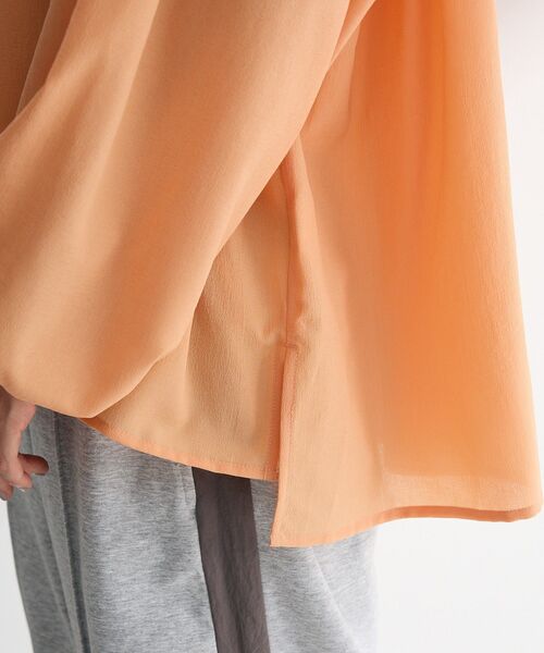 Green　Parks（グリーンパークス）の「シャーリングスキッパーシャツ（シャツ/ブラウス・レディース・ブルー/ライトベージュ/ブラック/オレンジ/ドット/オフホワイト・FREE）」の17枚目の写真