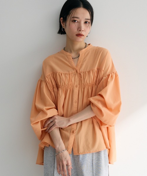 Green　Parks（グリーンパークス）の「シャーリングスキッパーシャツ（シャツ/ブラウス・レディース・ブルー/ライトベージュ/ブラック/オレンジ/ドット/オフホワイト・FREE）」の5枚目の写真