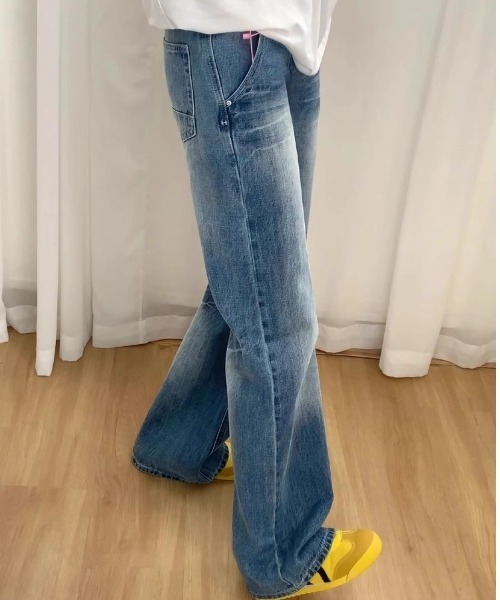 REBALANCE(リバランス)の「レディースルーズレトロシルエットデニム(デニムパンツ・レディース・A・MEDIUM/LARGE/X-LARGE)」の2枚目の写真