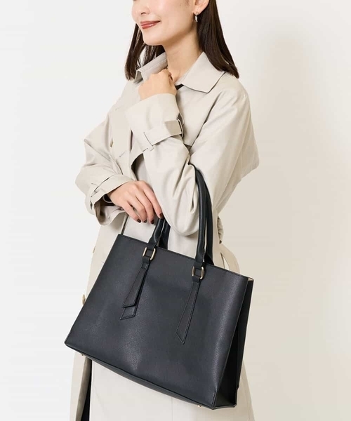 a.v.v（アーヴェヴェ）の「三層A4トートバッグ（トートバッグ・レディース・ライトグレー/ブラック/アイボリー・38）」の2枚目の写真