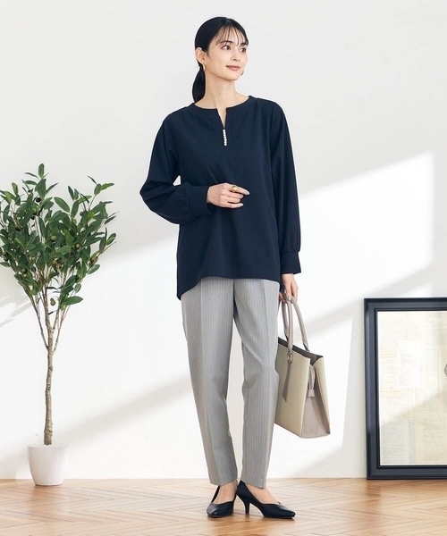 a.v.v（アーヴェヴェ）の「三層A4トートバッグ（トートバッグ・レディース・ライトグレー/ブラック/アイボリー・38）」の7枚目の写真