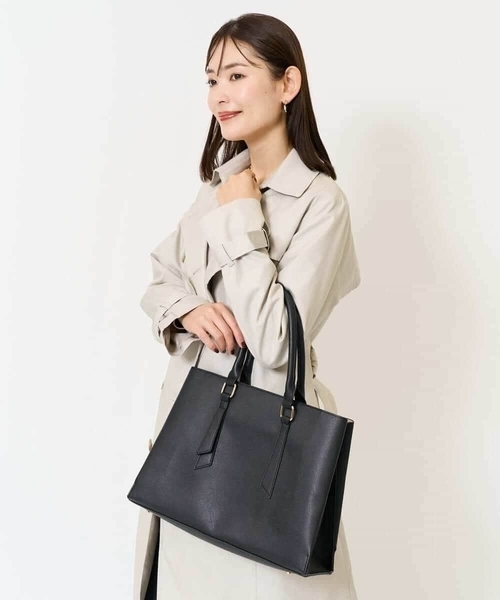 a.v.v（アーヴェヴェ）の「三層A4トートバッグ（トートバッグ・レディース・ライトグレー/ブラック/アイボリー・38）」の13枚目の写真