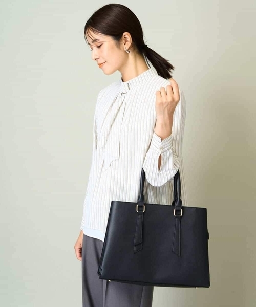 a.v.v（アーヴェヴェ）の「三層A4トートバッグ（トートバッグ・レディース・ライトグレー/ブラック/アイボリー・38）」の15枚目の写真