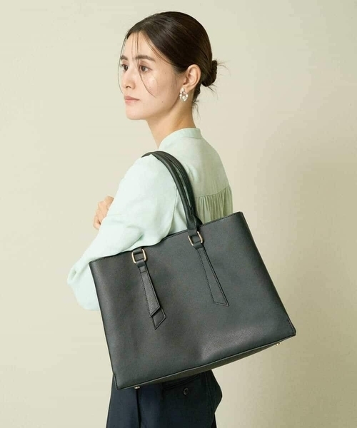 a.v.v（アーヴェヴェ）の「三層A4トートバッグ（トートバッグ・レディース・ライトグレー/ブラック/アイボリー・38）」の18枚目の写真