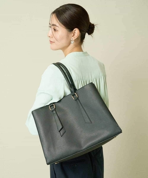 a.v.v（アーヴェヴェ）の「三層A4トートバッグ（トートバッグ・レディース・ライトグレー/ブラック/アイボリー・38）」の19枚目の写真