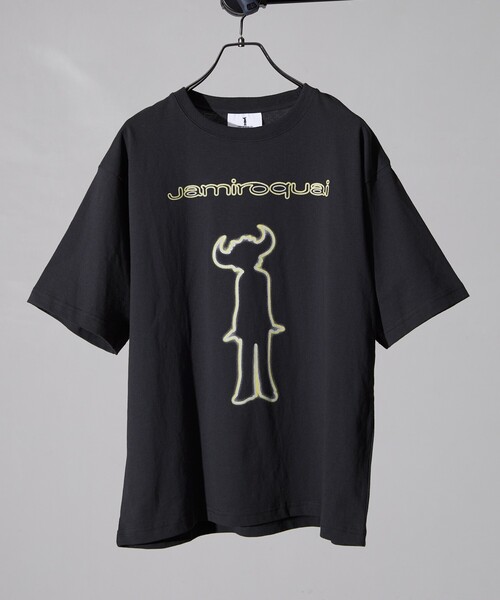 PUBLUX（パブリュクス）の「PUBLUX/パブリュクス Jamiroquai ネオンロゴプリントTee(限定展開)（Tシャツ/カットソー・メンズ・ブラック/ホワイト・MEDIUM/LARGE/X-LARGE）」の7枚目の写真