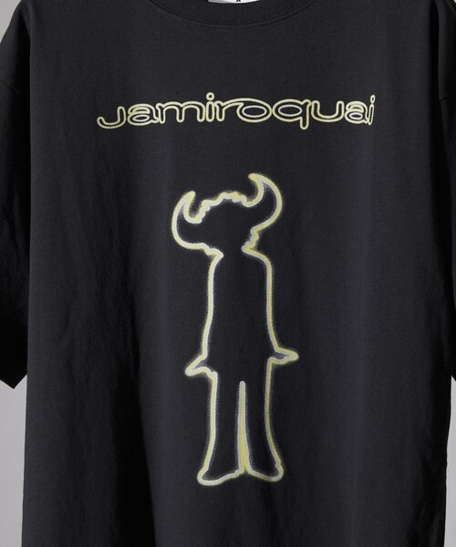 PUBLUX（パブリュクス）の「PUBLUX/パブリュクス Jamiroquai ネオンロゴプリントTee(限定展開)（Tシャツ/カットソー・メンズ・ブラック/ホワイト・MEDIUM/LARGE/X-LARGE）」の6枚目の写真