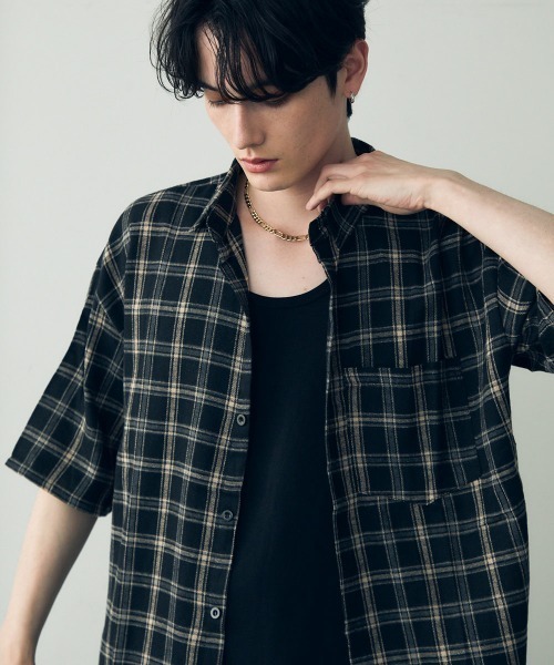 Shoowtime（ショウタイム）の「Over size casual short sleeve shirt / オーバーサイズカジュアルチェックシャツ（シャツ/ブラウス・メンズ・イエロー系/サックスブルー系2/サックスブルー系1/ブラック系/グリーン系/ネイビー系/ホワイト系/モカ・LARGE/MEDIUM/X-LARGE）」の3枚目の写真