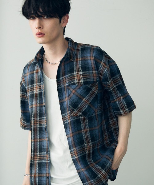Shoowtime（ショウタイム）の「Over size casual short sleeve shirt / オーバーサイズカジュアルチェックシャツ（シャツ/ブラウス・メンズ・イエロー系/サックスブルー系2/サックスブルー系1/ブラック系/グリーン系/ネイビー系/ホワイト系/モカ・LARGE/MEDIUM/X-LARGE）」の5枚目の写真