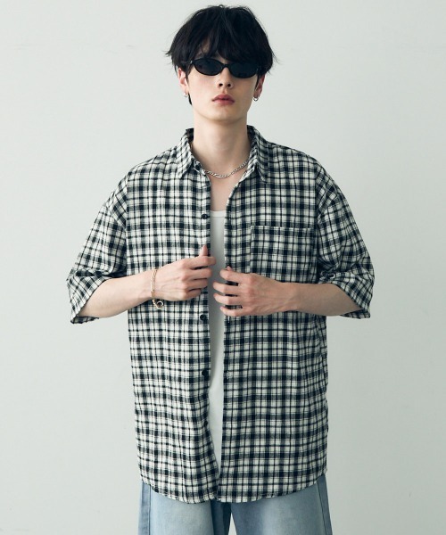 Shoowtime（ショウタイム）の「Over size casual short sleeve shirt / オーバーサイズカジュアルチェックシャツ（シャツ/ブラウス・メンズ・イエロー系/サックスブルー系2/サックスブルー系1/ブラック系/グリーン系/ネイビー系/ホワイト系/モカ・LARGE/MEDIUM/X-LARGE）」の10枚目の写真