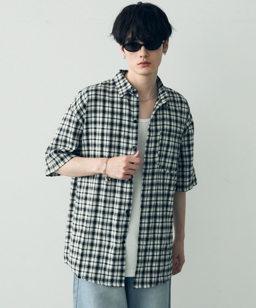 Shoowtime（ショウタイム）の「Over size casual short sleeve shirt / オーバーサイズカジュアルチェックシャツ（シャツ/ブラウス・メンズ・イエロー系/サックスブルー系2/サックスブルー系1/ブラック系/グリーン系/ネイビー系/ホワイト系/モカ・LARGE/MEDIUM/X-LARGE）」の11枚目の写真