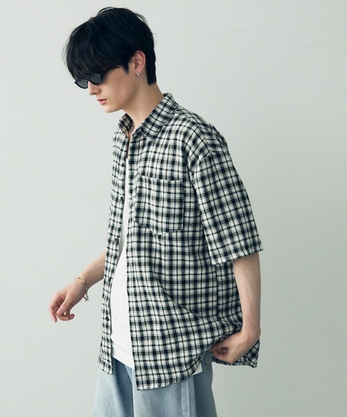 Shoowtime（ショウタイム）の「Over size casual short sleeve shirt / オーバーサイズカジュアルチェックシャツ（シャツ/ブラウス・メンズ・イエロー系/サックスブルー系2/サックスブルー系1/ブラック系/グリーン系/ネイビー系/ホワイト系/モカ・LARGE/MEDIUM/X-LARGE）」の14枚目の写真
