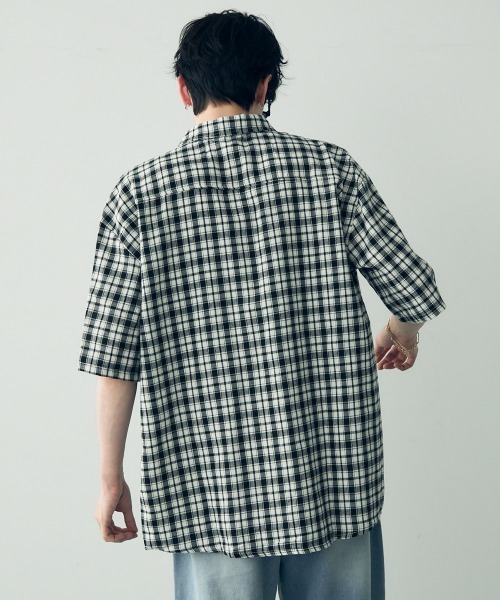 Shoowtime（ショウタイム）の「Over size casual short sleeve shirt / オーバーサイズカジュアルチェックシャツ（シャツ/ブラウス・メンズ・イエロー系/サックスブルー系2/サックスブルー系1/ブラック系/グリーン系/ネイビー系/ホワイト系/モカ・LARGE/MEDIUM/X-LARGE）」の15枚目の写真