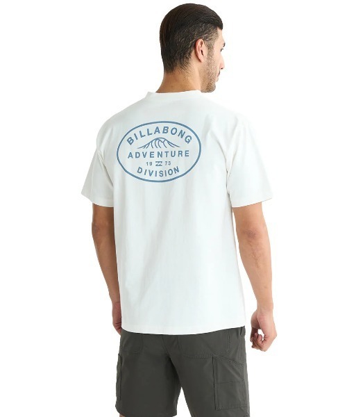 BILLABONG(ビラボン)の「BILLABONG メンズ 【A/DIV.】 ADIV LOGO Tシャツ 【2025年夏モデル】/ビラボンバックプリント半袖Tシャツ(Tシャツ/カットソー・メンズ・ブラック/ホワイト・MEDIUM/LARGE/X-LARGE)」の3枚目の写真