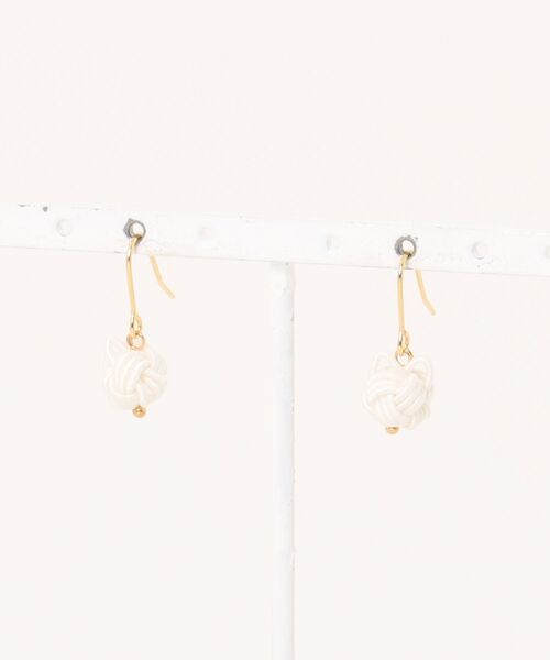 tone（トーン）の「【Shin】[Shin]水引のネコピアス(MA)（ピアス（両耳用）・レディース・ベージュ/ブラック/ホワイト/ホワイト系その他/ブラック系その他/パープル・FREE）」の3枚目の写真