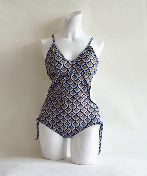 LAVIA(ラヴィア)の「バックオープンデザインワンピース(水着・レディース・ブラック・M/L)」の16枚目の写真