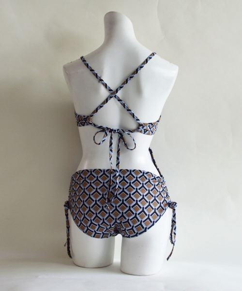 LAVIA(ラヴィア)の「バックオープンデザインワンピース(水着・レディース・ブラック・M/L)」の18枚目の写真