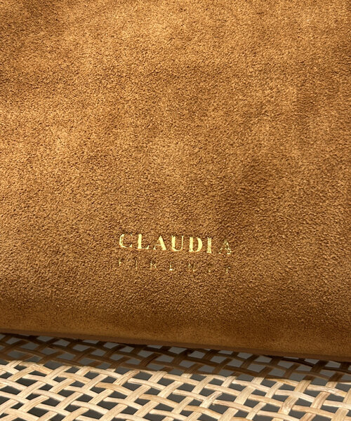 LOUNGEDRESS(ラウンジドレス)の「【CLAUDIA /クラウディア】スウェードバッグ(トートバッグ・レディース・キャメル・FREE)」の2枚目の写真