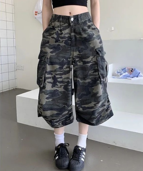 SCULPTOR camo柄　ハーフパンツ　カーゴパンツ SCULPTOR(スカルプター) パンツ(レディース) - 海外通販のBUYMA