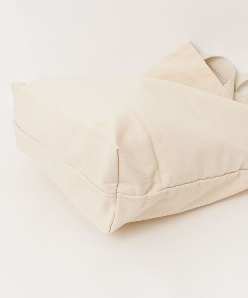 CONVERSE(コンバース)の「【CONVERSE】CV SHOES LOGO GRAPHIC TOTE(トートバッグ・レディース・ホワイト/アイボリー・FREE)」の4枚目の写真