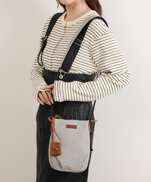 toleur(トーラ)の「【toleur】リンクルナイロンCミニサコッシュ 11991(ボディバッグ/ウエストポーチ・レディース・ブラック/グリーン/レッド/ブラウン/キャメル/ライトグレー/カーキ・FREE)」の2枚目の写真