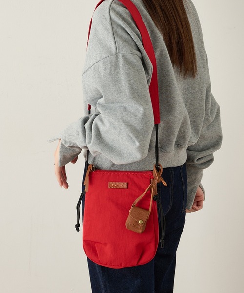 toleur(トーラ)の「【toleur】リンクルナイロンCミニサコッシュ 11991(ボディバッグ/ウエストポーチ・レディース・ブラック/グリーン/レッド/ブラウン/キャメル/ライトグレー/カーキ・FREE)」の21枚目の写真