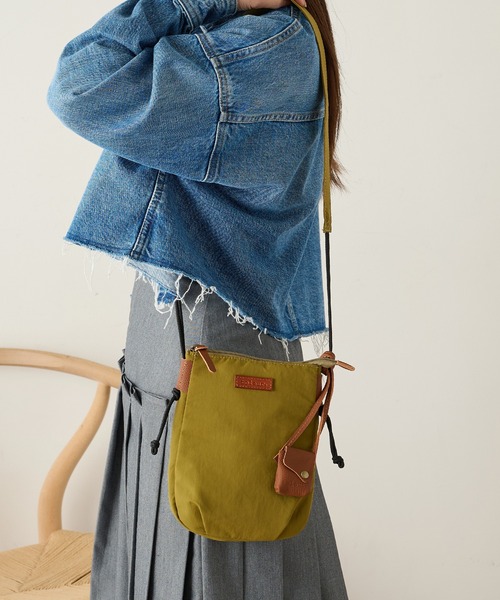 toleur(トーラ)の「【toleur】リンクルナイロンCミニサコッシュ 11991(ボディバッグ/ウエストポーチ・レディース・ブラック/グリーン/レッド/ブラウン/キャメル/ライトグレー/カーキ・FREE)」の16枚目の写真
