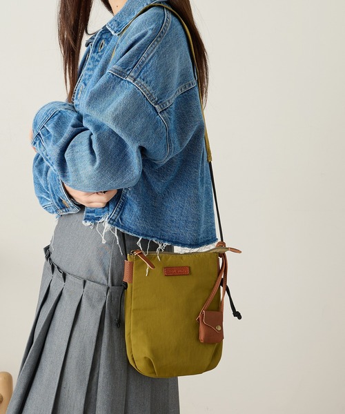 toleur(トーラ)の「【toleur】リンクルナイロンCミニサコッシュ 11991(ボディバッグ/ウエストポーチ・レディース・ブラック/グリーン/レッド/ブラウン/キャメル/ライトグレー/カーキ・FREE)」の17枚目の写真