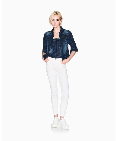 ARMANI EXCHANGE（アルマーニエクスチェンジ）の「【A|X アルマーニ エクスチェンジ】＜オンライン限定＞デニムジャケット（デニムジャケット・レディース・インディゴブルー・SMALL/MEDIUM/LARGE/X-LARGE/X-SMALL）」の3枚目の写真