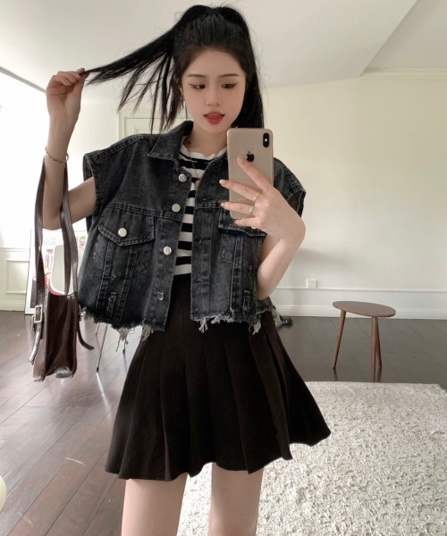MASHIRO(マシロ)の「【MASHIRO】カットオフショート丈デニムベスト(ベスト・レディース・ブラック/ブルー・FREE)」の8枚目の写真