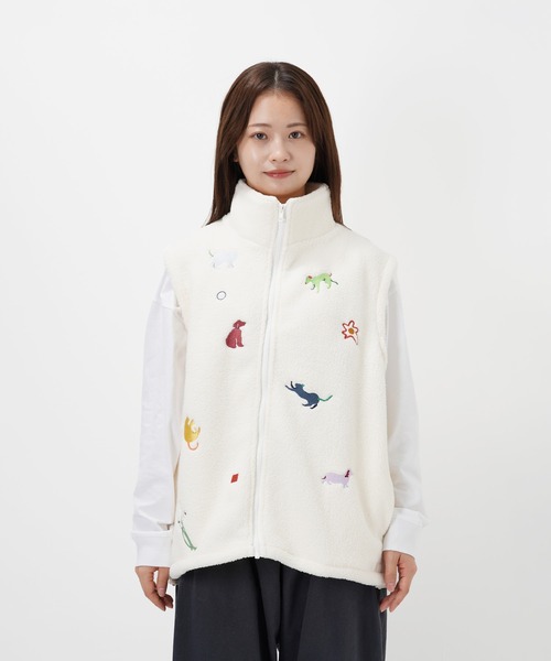 Common Noun（コモン ナウン）の「“CAT”＆“DOG” Kana Akiyama ボアベスト（ベスト・レディース・オフホワイト/ブラック・M/L）」の2枚目の写真