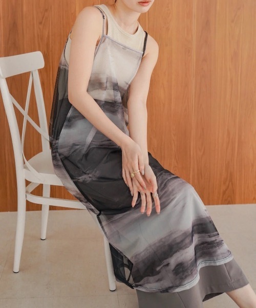 Bab(バブ)の「ニュアンス柄シアーキャミワンピース(ワンピース・レディース・ブラック/パープル・MEDIUM)」の3枚目の写真