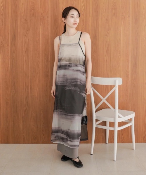 Bab(バブ)の「ニュアンス柄シアーキャミワンピース(ワンピース・レディース・ブラック/パープル・MEDIUM)」の5枚目の写真
