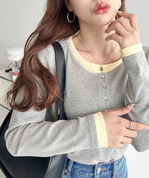moment+(モーメントプラス)の「レイヤード風ヘンリーロンT(Tシャツ/カットソー・レディース・チャコールグレー/ブラック/アイボリー/ネイビー/杢グレー/ブラック系/ブルー系/グレー系/ホワイト系・L/M)」の1枚目の写真