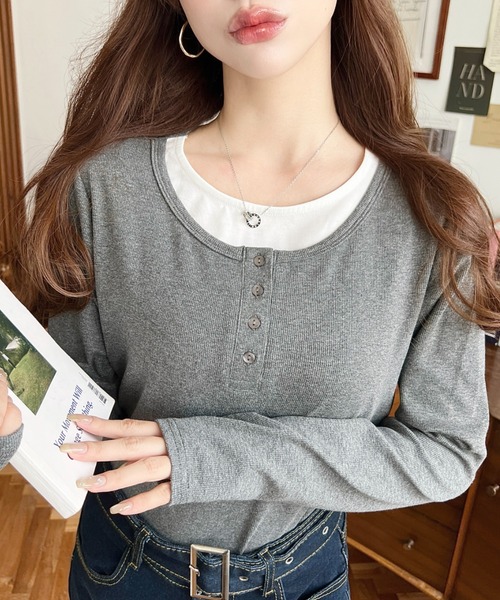 moment+(モーメントプラス)の「レイヤード風ヘンリーロンT(Tシャツ/カットソー・レディース・チャコールグレー/ブラック/アイボリー/ネイビー/杢グレー/ブラック系/ブルー系/グレー系/ホワイト系・L/M)」の6枚目の写真