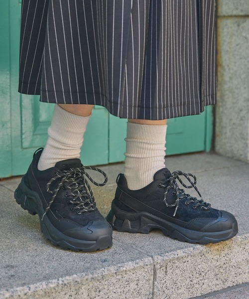 MOHI(モヒ)の「MOHI/モヒ 配色カラー パラコードスニーカー(スニーカー・レディース・ホワイト/ブラック/ブラウン・24cm/23.5cm/23cm/22.5cm/24.5cm)」の2枚目の写真