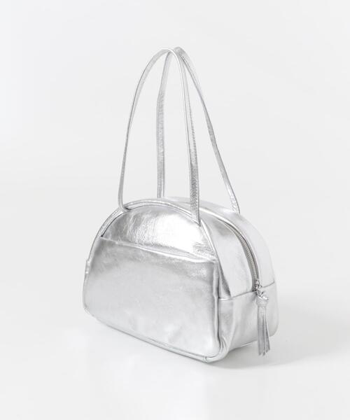 folna(フォルナ)の「Folna ホイルレザーボストンバッグ(ボストンバッグ・レディース・シルバー・ONE)」の4枚目の写真