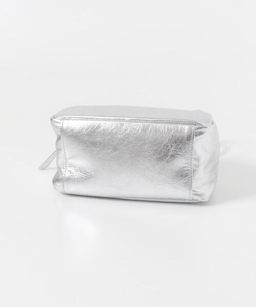 folna(フォルナ)の「Folna ホイルレザーボストンバッグ(ボストンバッグ・レディース・シルバー・ONE)」の5枚目の写真