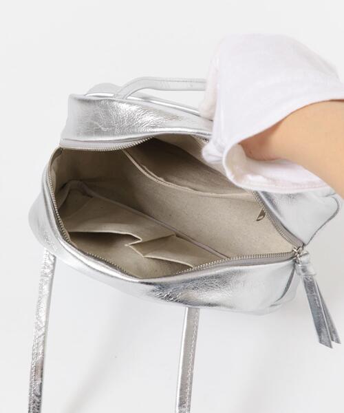 folna(フォルナ)の「Folna ホイルレザーボストンバッグ(ボストンバッグ・レディース・シルバー・ONE)」の6枚目の写真