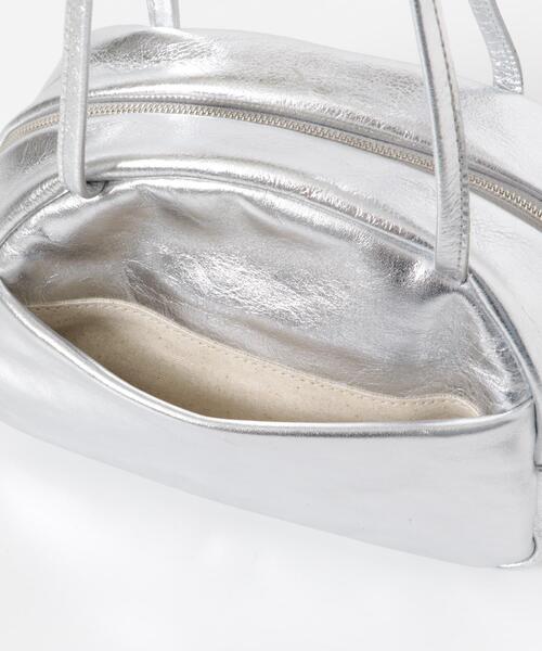 folna(フォルナ)の「Folna ホイルレザーボストンバッグ(ボストンバッグ・レディース・シルバー・ONE)」の7枚目の写真