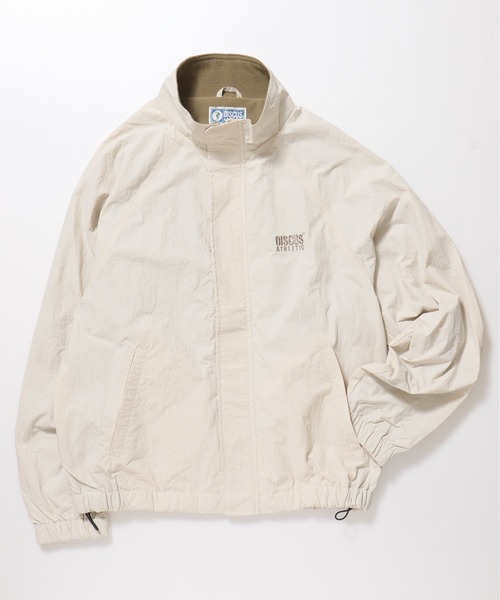 DISCUS ATHLETIC(ディスカス アスレチック)の「【DISCUS ATHLETIC/ディスカス アスレチック】ワンポイント刺繍 裏フリースナイロンスタンドブルゾン/ジャケット(ブルゾン・メンズ・ブラック/アイボリー/ネイビー/ベージュ・LARGE/MEDIUM)」の1枚目の写真