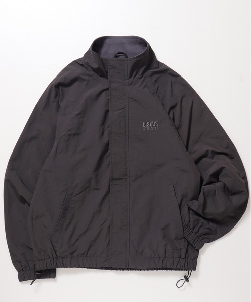 DISCUS ATHLETIC(ディスカス アスレチック)の「【DISCUS ATHLETIC/ディスカス アスレチック】ワンポイント刺繍 裏フリースナイロンスタンドブルゾン/ジャケット(ブルゾン・メンズ・ブラック/アイボリー/ネイビー/ベージュ・LARGE/MEDIUM)」の3枚目の写真