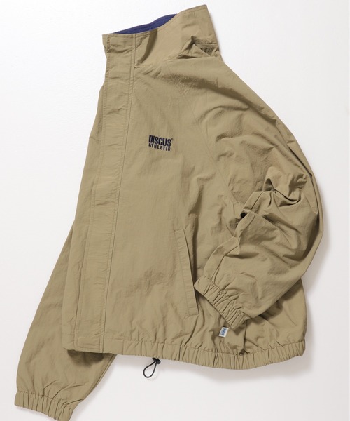 DISCUS ATHLETIC(ディスカス アスレチック)の「【DISCUS ATHLETIC/ディスカス アスレチック】ワンポイント刺繍 裏フリースナイロンスタンドブルゾン/ジャケット(ブルゾン・メンズ・ブラック/アイボリー/ネイビー/ベージュ・LARGE/MEDIUM)」の7枚目の写真