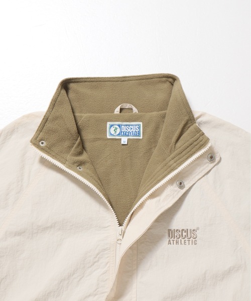 DISCUS ATHLETIC(ディスカス アスレチック)の「【DISCUS ATHLETIC/ディスカス アスレチック】ワンポイント刺繍 裏フリースナイロンスタンドブルゾン/ジャケット(ブルゾン・メンズ・ブラック/アイボリー/ネイビー/ベージュ・LARGE/MEDIUM)」の13枚目の写真