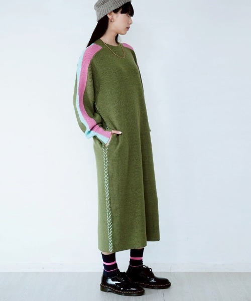 Paradise Picnic（パラダイスピクニック）の「HCAE コントラストスリーブニットドレス（ワンピース・レディース・ブルー/カーキ/パープル・FREE）」の16枚目の写真