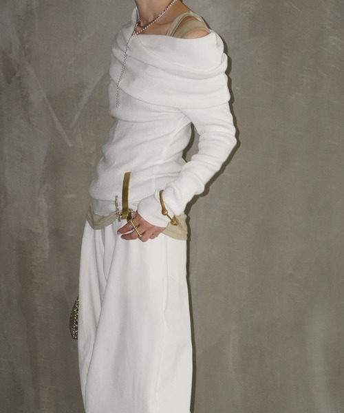 chuclla（チュクラ）の「オフショル リブニットトップス chw25a034（ニット/セーター・レディース・グレー/ホワイト/ブラック・FREE）」の4枚目の写真