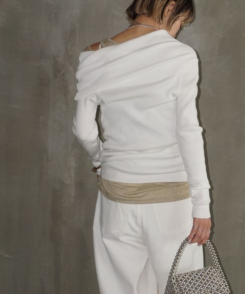 chuclla（チュクラ）の「オフショル リブニットトップス chw25a034（ニット/セーター・レディース・グレー/ホワイト/ブラック・FREE）」の5枚目の写真