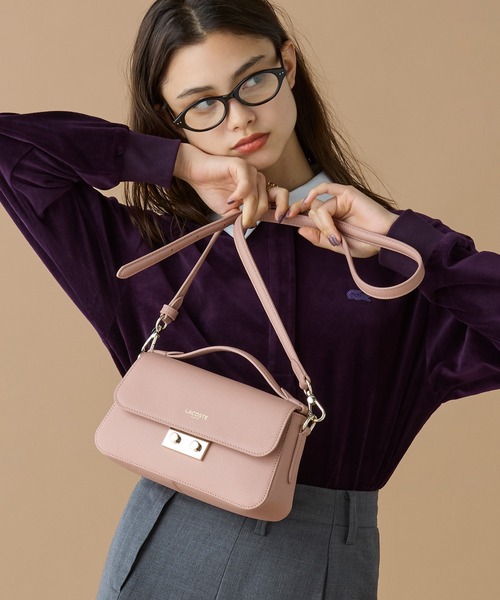 LACOSTE(ラコステ)の「シャンゼリゼ レザーショルダーバッグ / ハンドバッグ(ハンドバッグ・レディース・ピンクベージュ/ブルー/サンドベージュ/ブラック・FREE)」の1枚目の写真
