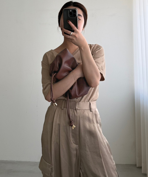 SLOBE IENA(スローブイエナ)の「《追加》SLOBE 3WAY スムース巾着バッグ(ショルダーバッグ・レディース・ボルドー/ブラック・FREE)」の18枚目の写真