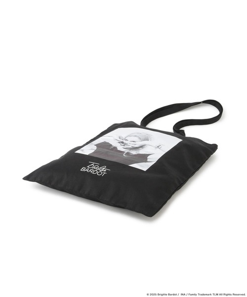 ROPE'（ロペ）の「【Brigitte Bardot×ROPE'・コラボ】モノクロフォトプリントキャンバストートバッグ【A4対応】（トートバッグ・レディース・ホワイト/ブラック・FREE）」の4枚目の写真